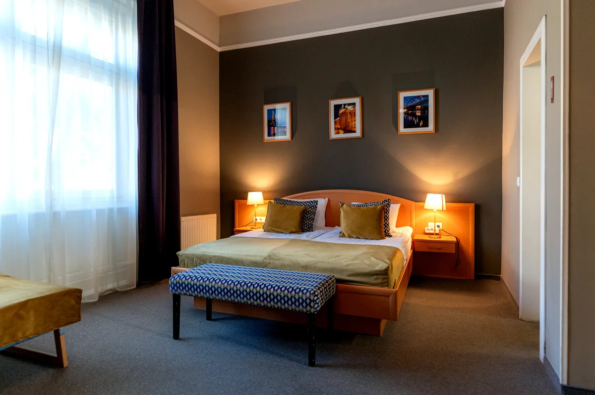Hotel Piano Szeged -standard kétágyas szoba pótággyal