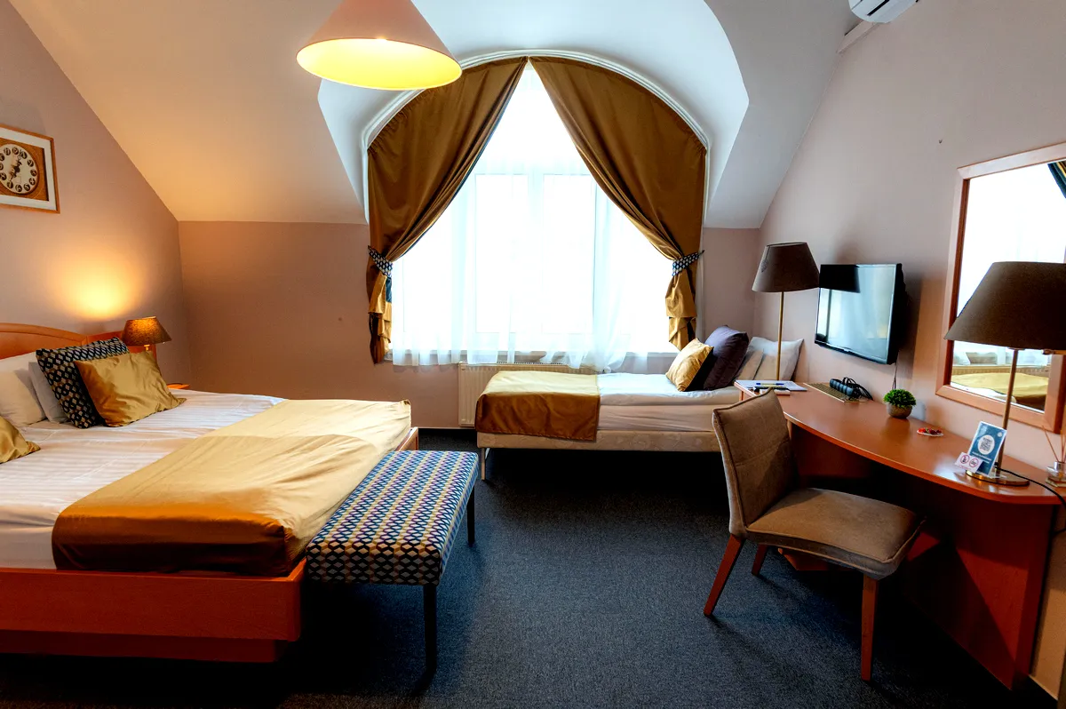 Hotel Piano Szeged -standard kétágyas szoba pótággyal