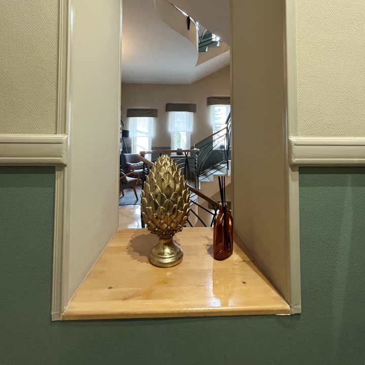 A4 Hotel Piano Szeged - felújított szék és kanapé