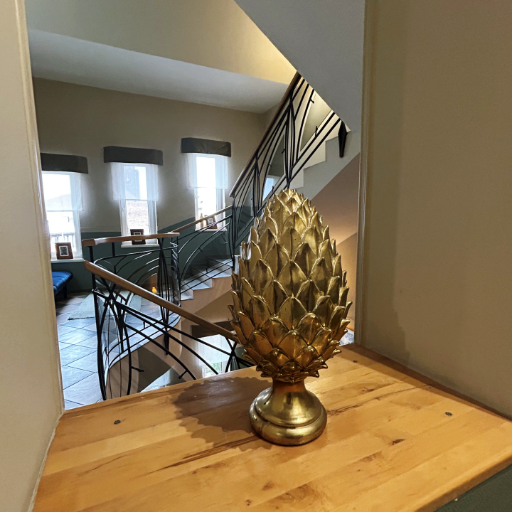 A6 Hotel Piano Szeged - felújított szék és kanapé